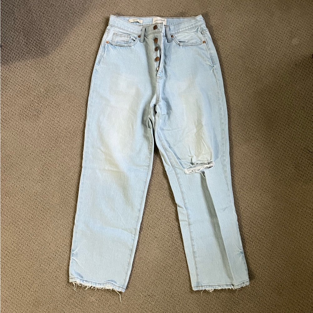 Universal Thread women’s button up jeans. Light blue wash. Size 8/29 LONG
